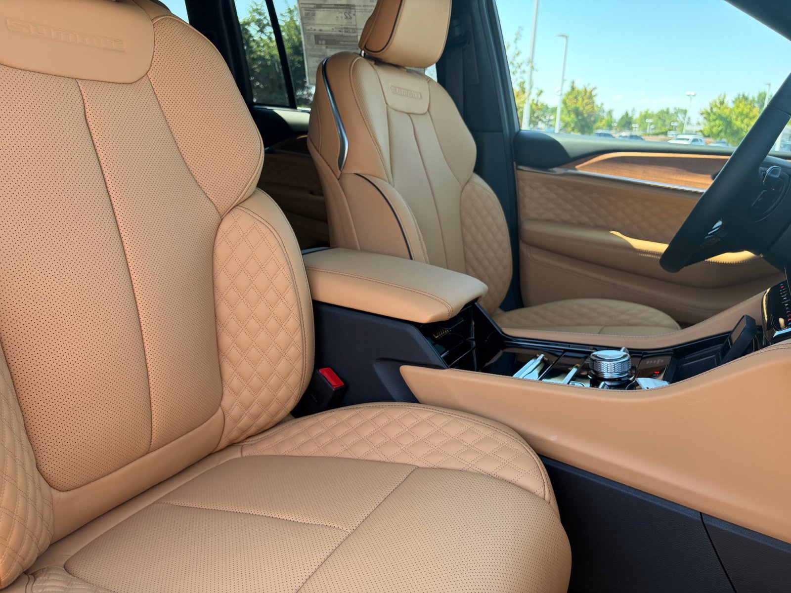 New 2026 Jeep Grand Cherokee Summit w/ Obsidian Package AWD/4WD image 32