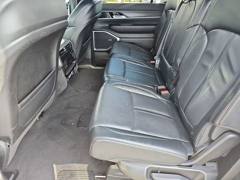 Used 2024 Jeep Wagoneer L Series II w/ Flexible Seating Group image 17