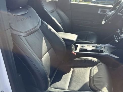 Used 2023 Ford Explorer Platinum w/ Class IV Trailer Tow Package image 11