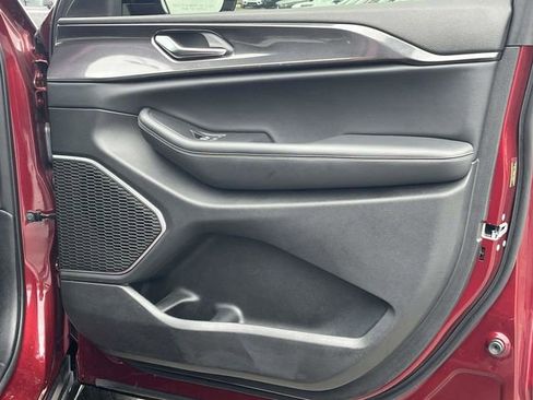 Used 2022 Jeep Grand Cherokee L Laredo image 27