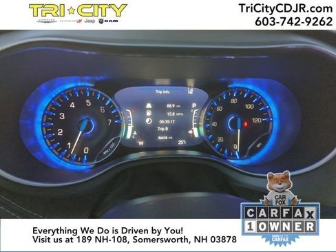 Used 2025 Chrysler Pacifica Limited image 24