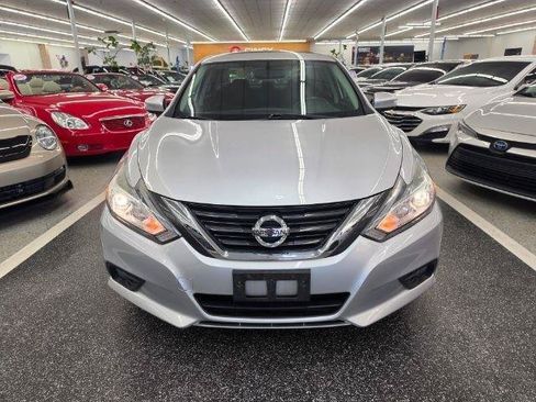 Used 2016 Nissan Altima 2.5 SV w/ Convenience Package FWD image 3