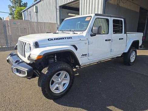 Used 2021 Jeep Gladiator Sport AWD/4WD image 3