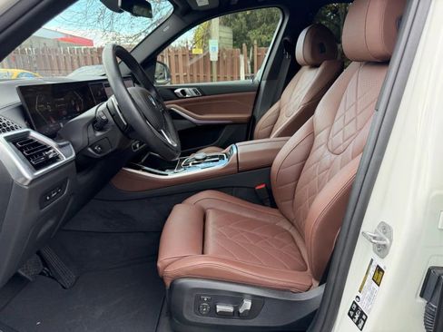 Used 2025 BMW X5 xDrive40i w/ Premium Package image 13