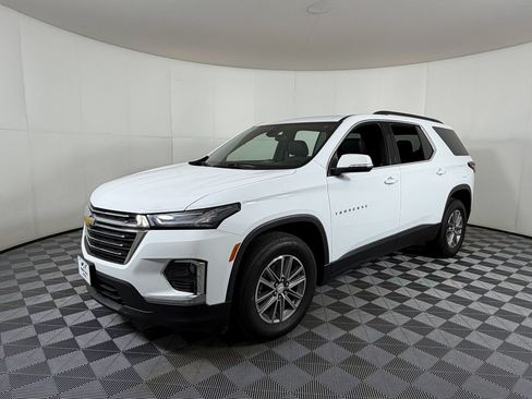 Used 2023 Chevrolet Traverse LT FWD image 2