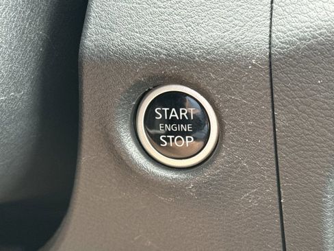 Used 2024 Nissan Frontier SV AWD/4WD image 18