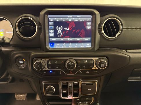 Used 2021 Jeep Wrangler Unlimited Sahara w/ Cold Weather Group AWD/4WD image 14