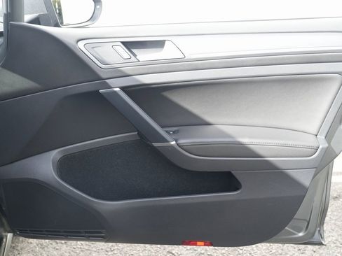 Used 2019 Volkswagen e-Golf SEL Premium image 30