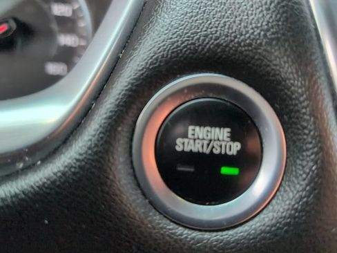 Used 2022 Chevrolet Traverse LT FWD image 29