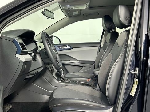 Used 2022 Volkswagen Taos SE w/ Panoramic Sunroof Package FWD image 27