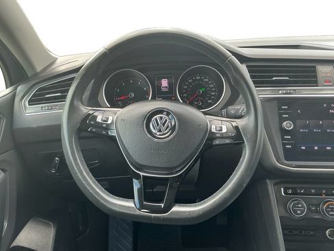 Used 2020 Volkswagen Tiguan SE w/ Panoramic Sunroof Package FWD image 18