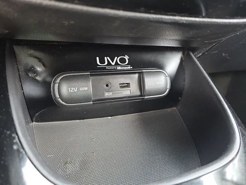 Used 2015 Kia Soul ! FWD image 28