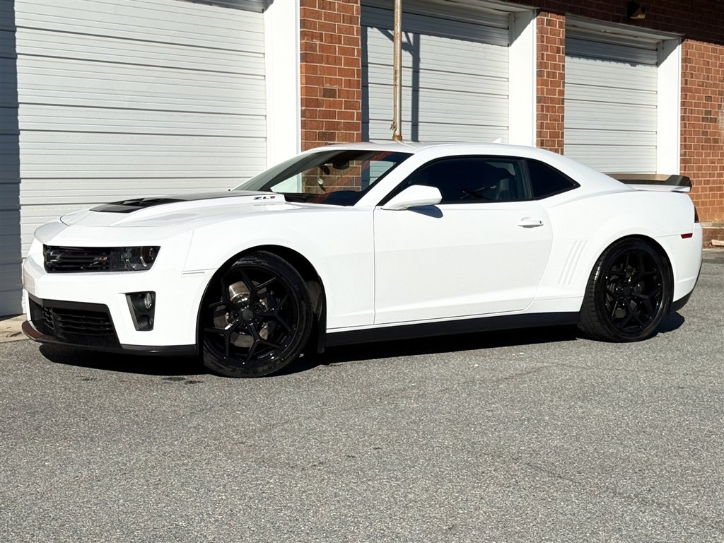 Used 2015 Chevrolet Camaro ZL1 RWD image 7