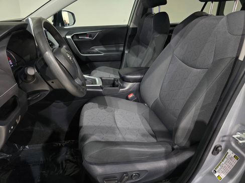 Used 2024 Toyota RAV4 XLE image 19