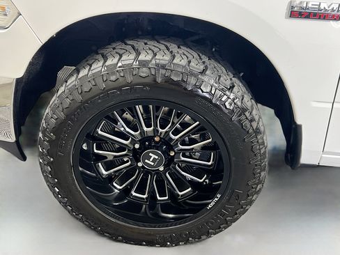 Used 2019 RAM 1500 Big Horn image 13