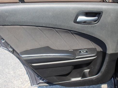 Used 2019 Dodge Charger SXT image 15