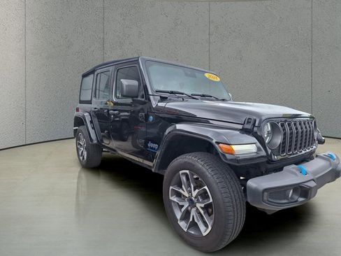 Used 2024 Jeep Wrangler Unlimited w/ LED Headlamp & Fog Lamp Group AWD/4WD image 7
