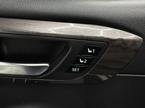 Used 2021 Toyota Highlander Platinum image 11