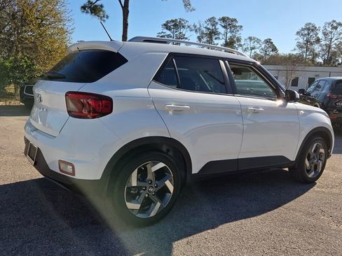 Used 2025 Hyundai Venue SEL image 7
