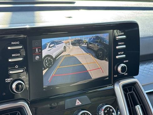 Used 2023 Kia Sorento LX image 20