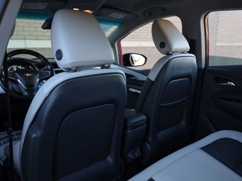 Used 2019 Chevrolet Bolt Premier w/ Infotainment Package image 17