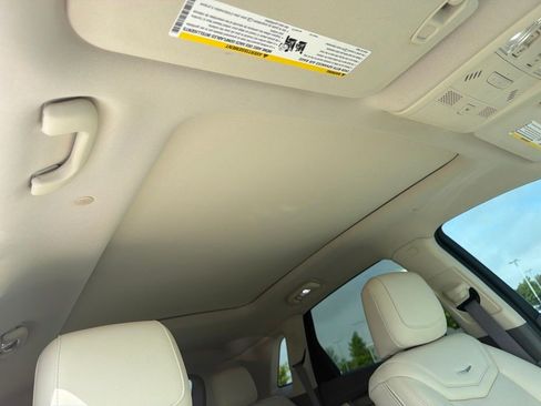 Certified 2022 Cadillac XT5 Premium Luxury w/ Technology Package FWD image 7