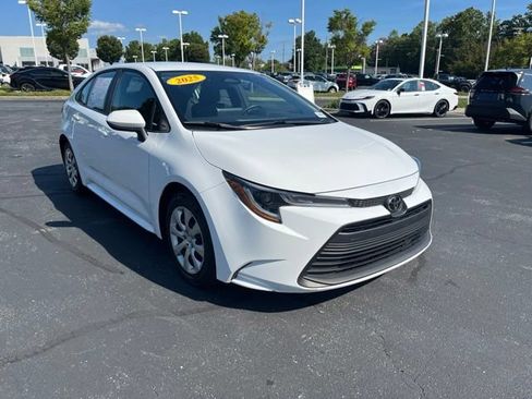 Used 2025 Toyota Corolla LE FWD image 4