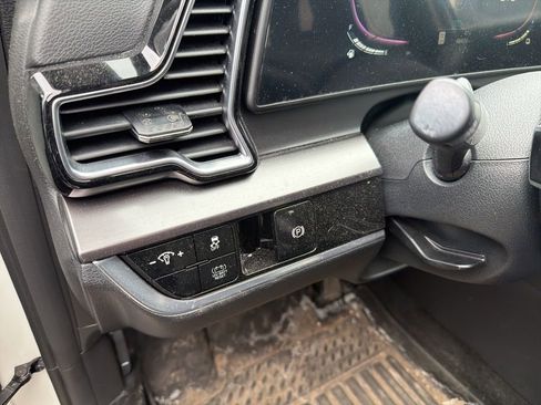 Used 2023 Kia Sportage EX image 17