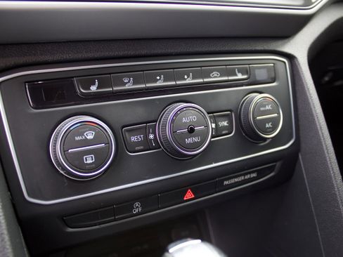 Used 2021 Volkswagen Atlas SE image 22