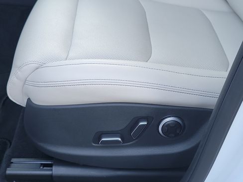 Certified 2026 Genesis GV70 2.5T image 17