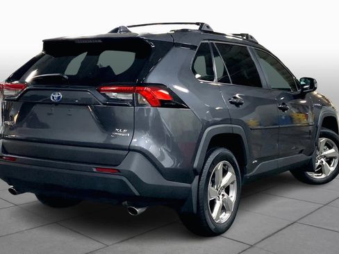 Used 2021 Toyota RAV4 XLE Premium image 12