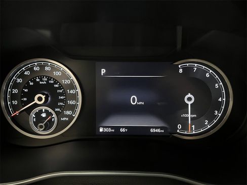 Used 2025 Genesis G70 2.5T image 17