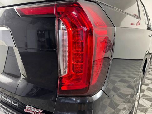 Used 2021 GMC Yukon XL Denali w/ Advanced Technology Package AWD/4WD image 32