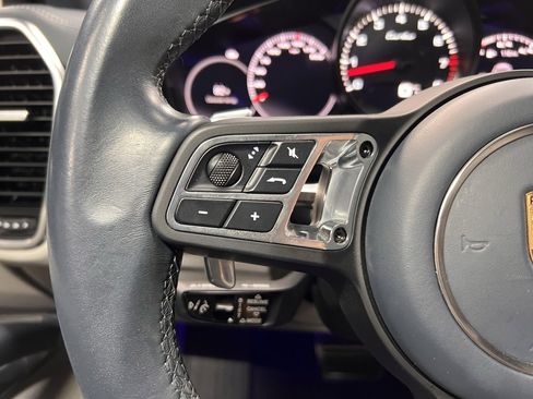 Used 2022 Porsche Cayenne Turbo image 15