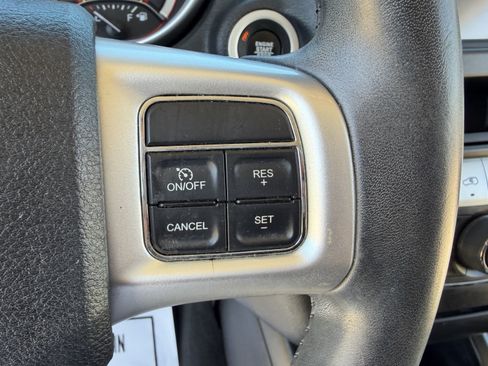Used 2018 Dodge Journey SE w/ Connectivity Group FWD image 16