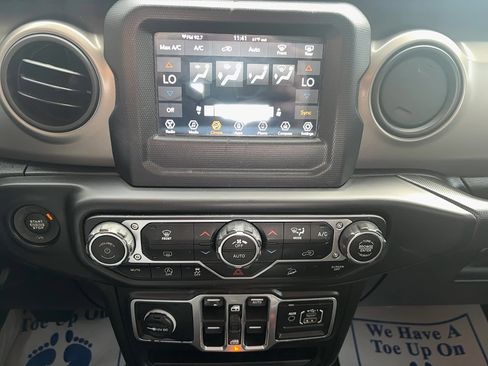 Used 2018 Jeep Wrangler Unlimited Sport S image 23