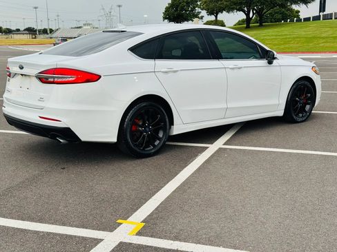 Used 2020 Ford Fusion SE FWD image 3