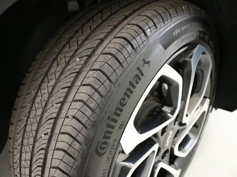 Certified 2025 Chevrolet Trax RS w/ Driver Confidence Package FWD image 35