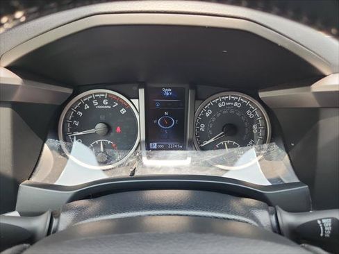 Certified 2021 Toyota Tacoma Limited AWD/4WD image 10