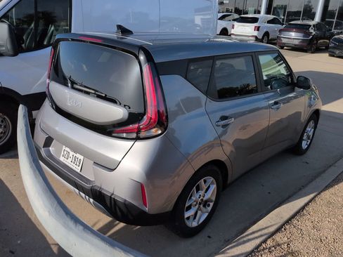 Used 2023 Kia Soul LX w/ LX Technology Package FWD image 4