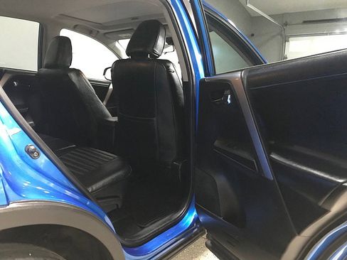 Used 2018 Toyota RAV4 XLE FWD image 18
