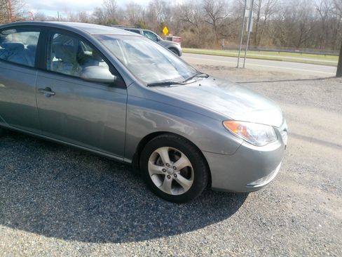 Used 2010 Hyundai Elantra SE image 3