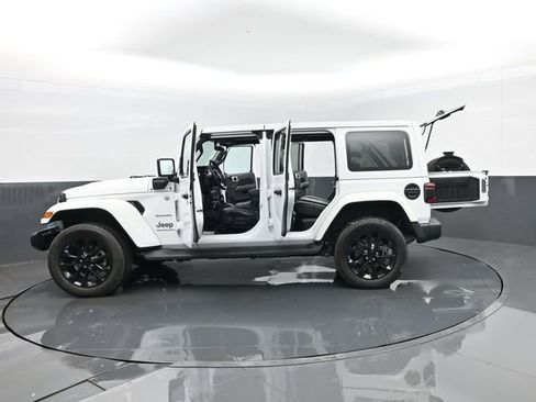 Used 2023 Jeep Wrangler Unlimited Sahara w/ Dual Top Group AWD/4WD image 33