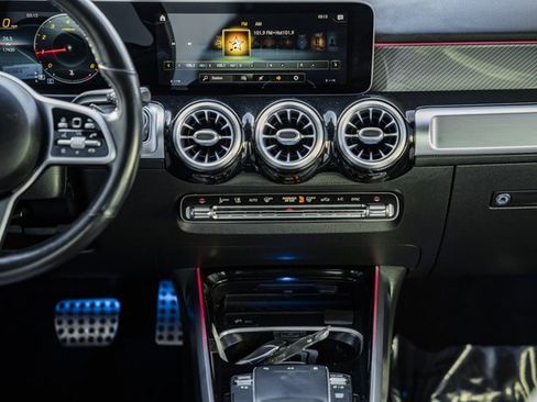 Used 2021 Mercedes-Benz GLB 250 4MATIC image 21