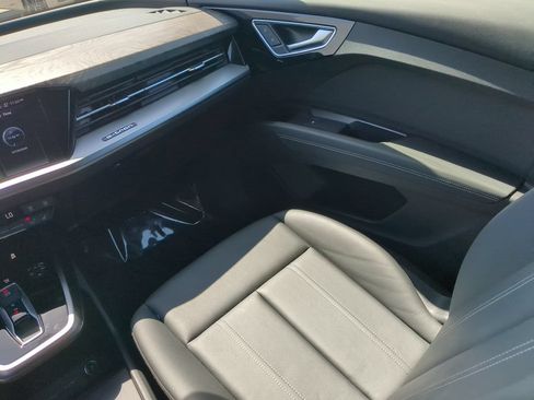 Used 2023 Audi Q4 e-tron Premium w/ Convenience Package RWD image 16