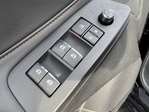 Used 2022 Toyota Avalon XSE image 10