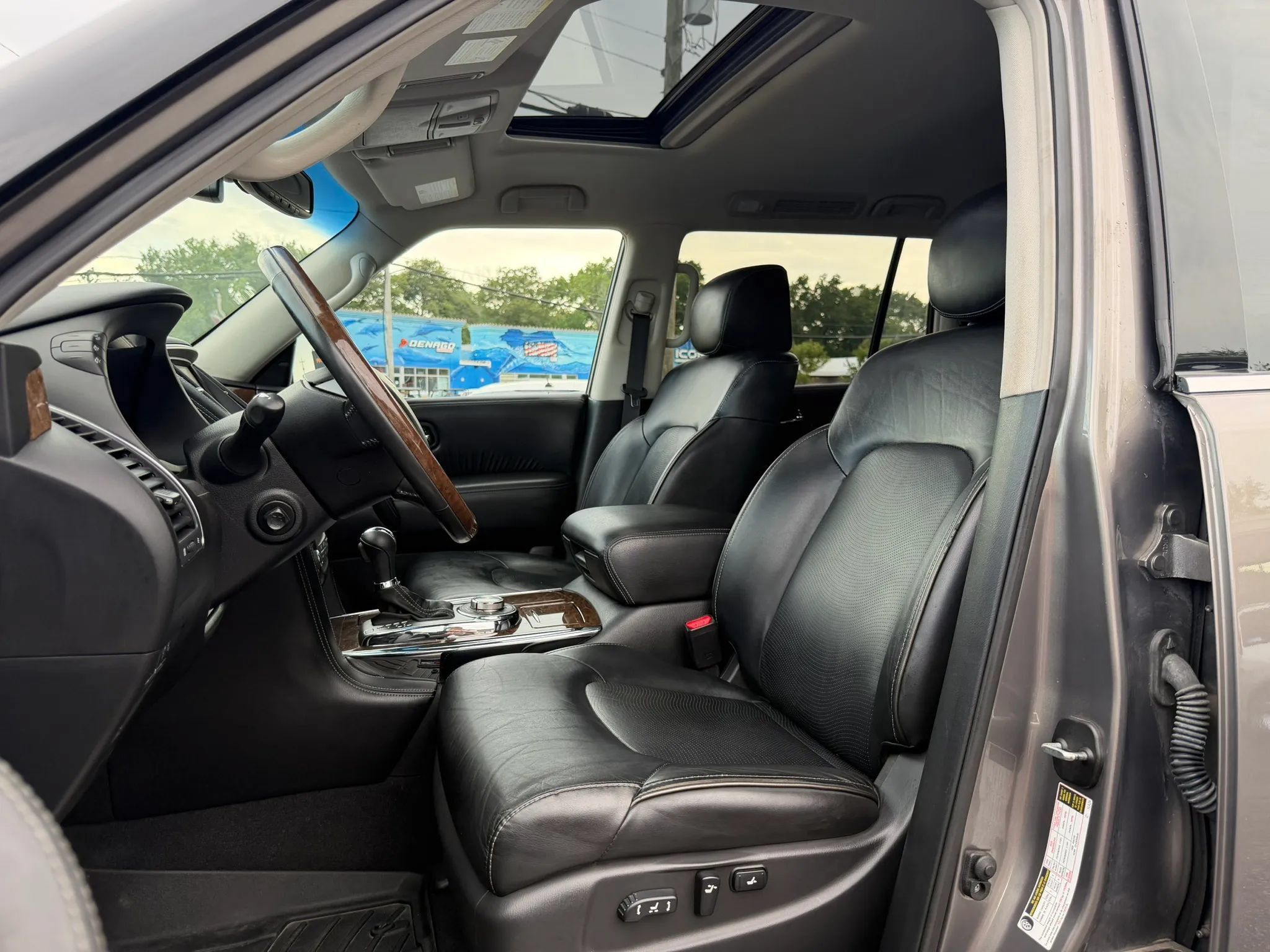 Used 2015 INFINITI QX80 4WD w/ Theater Package image 13