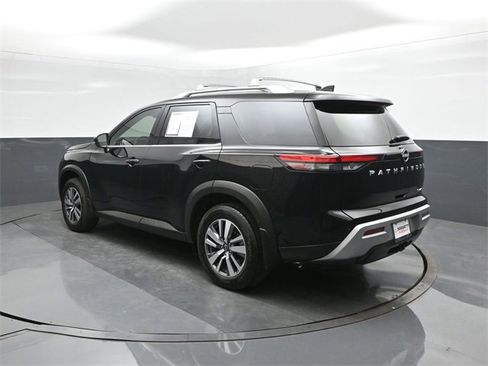Used 2025 Nissan Pathfinder SL image 5