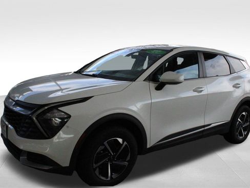 Used 2023 Kia Sportage LX AWD/4WD image 8