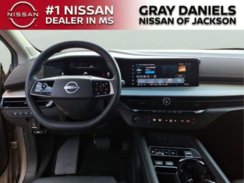 Certified 2025 Nissan Murano Platinum w/ Cargo Package image 11